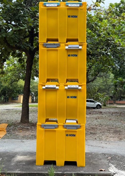 MS NORM 420L empilhadas — capacidade de empilhamento certificada em até 4 unidades